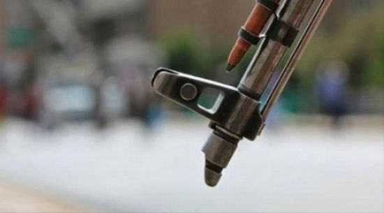 مسلحون يغتالون جنديًا ويصيبون آخر في الوضيع