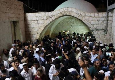 مستوطنون يقتحمون المقامات الإسلامية بالضفة الغربية  