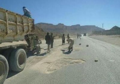 مواطنو جردان يبادرون بترميم طرق متهالكة