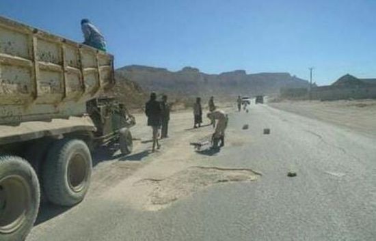 مواطنو جردان يبادرون بترميم طرق متهالكة