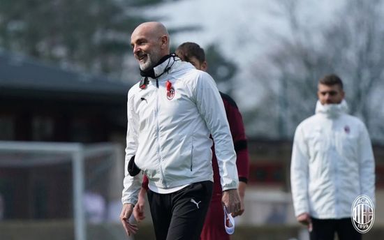 بيولي يعلن تشكيل ميلان أمام يونايتد في قمة الدوري الأوروبي