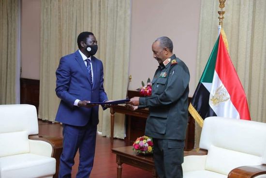 مبعوث الرئيس الغامبي: ندعم حكومة الفترة الانتقالية والشعب السوداني