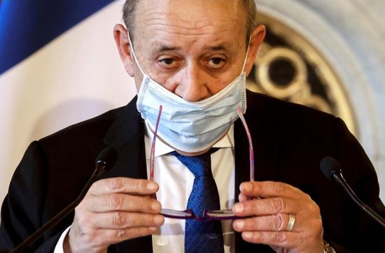 برغم سلبية مسحته.. وزير الخارجية الفرنسي يخضع لعزل كورونا