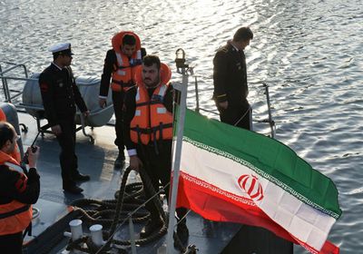 صحيفة أمريكية تكشف استهداف إسرائيل لسفن إيرانية