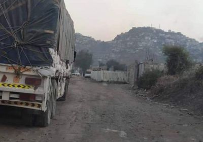 بتواطؤ حوثي.. مُتنفذ يعتدي على أحد شوارع إب