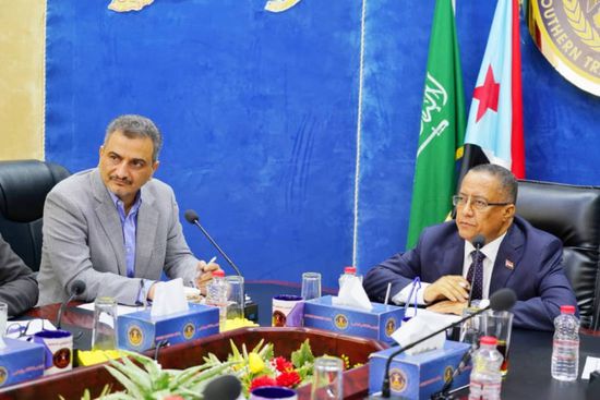 رئاسة الانتقالي تدعو حكومة المناصفة إلى تحسين الأوضاع