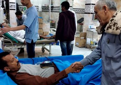 "انتقالي الضالع" يتفقد مركز الغسيل الكلوي ويكرم عامليه