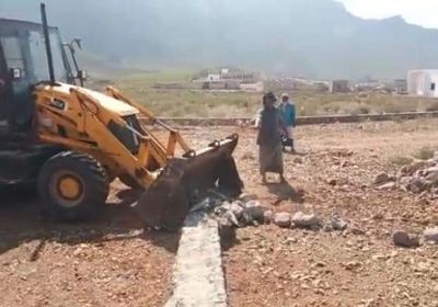 "أشغال سقطرى" يُزيل أبنية عشوائية وتعديات