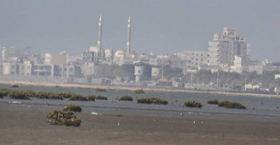 4 مُسيرات حوثية تستطلع حي المنظر بالحديدة