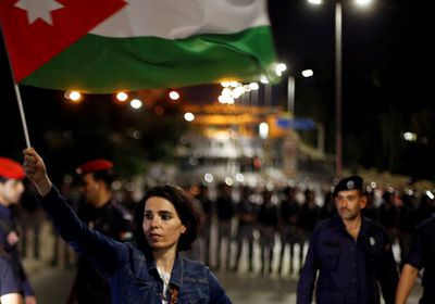 تطالب بإسقاط الحكومة.. مسيرات احتجاجية أردنية تكسر حظر التجول