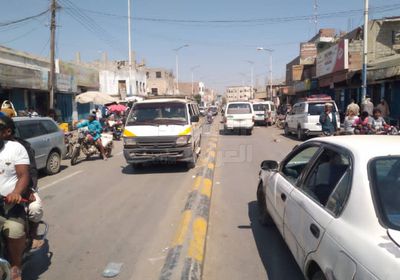 ارتفاع أجرة المواصلات يباعد المسافة بين طلاب أبين وجامعاتهم