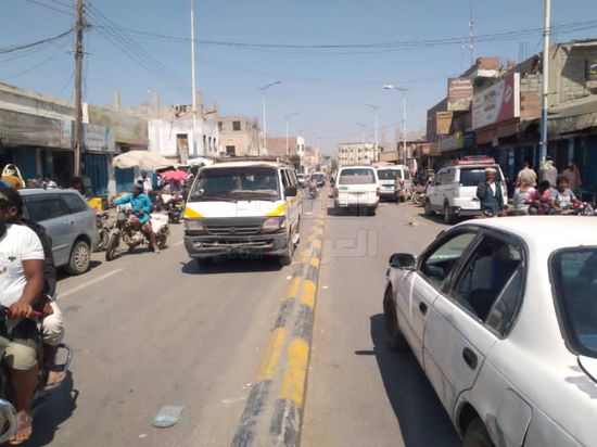 ارتفاع أجرة المواصلات يباعد المسافة بين طلاب أبين وجامعاتهم