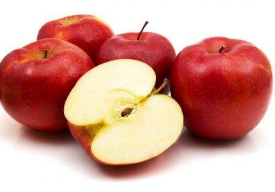 فوائد وأضرار تناول بذور التفاح