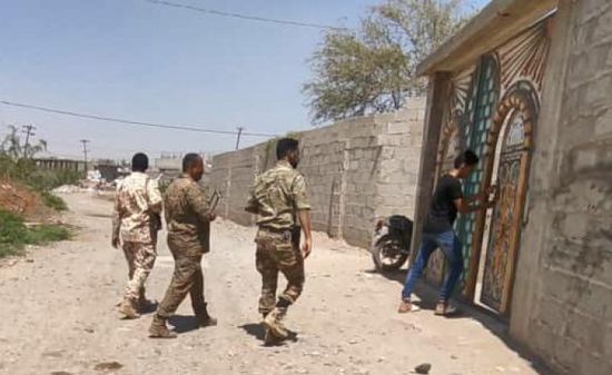 متهمان باستهداف منزل في الحوطة يمثلان جريمتهما