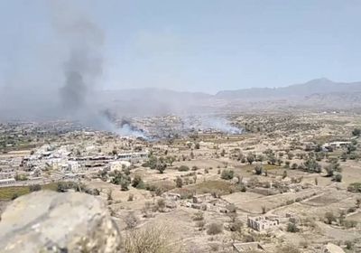 مليشيا الحوثي تشعل النيران بمنازل ومزارع شمال الضالع