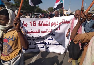 زنجبار تنتفض على مسؤولي أبين الفاسدين وتطالب بطردهم