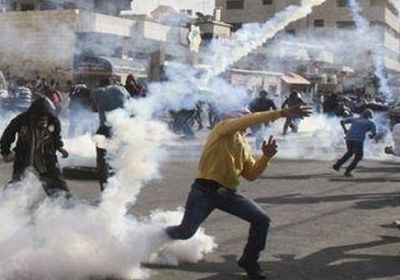 إصابة عشرات الفلسطينيين باختناق بسبب اطلاق قوات الاحتلال الغاز المسيل للدموع