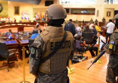 السلطات السلفادورية تداهم مكاتب البرلمان الخاصة بالمعارضة