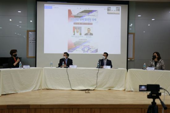 النعيمي يكشف نهج الإمارات في نشر السلام بحوار بجامعة سيول