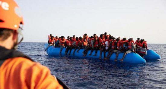 إسبانيا تنقذ 52 مهاجرًا كانوا على متن قارب جنوبي جزيرة "جران كاناريا"