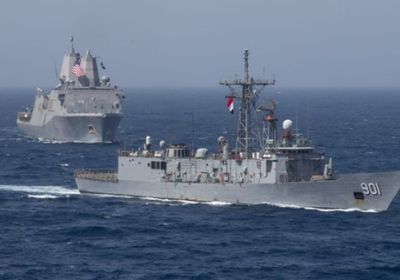  البحرية المصرية تُجري تدريبًا عابرًا مع قوات أمريكية في البحر الأحمر