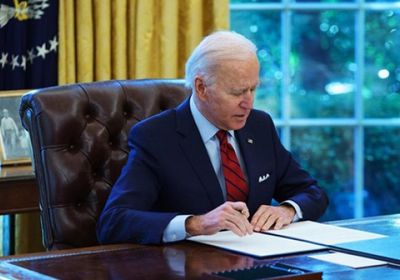 سيناتور أمريكي يوجه رسالة إلى بايدن بشأن إيران