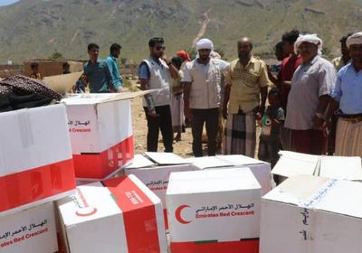 توزيع مساعدات إماراتية على 660 أسرة غرب سقطرى