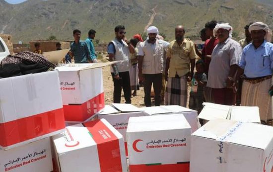 توزيع مساعدات إماراتية على 660 أسرة غرب سقطرى