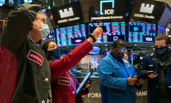 تراجع الأسهم الأمريكية وداو جونز يهبط 0.7%