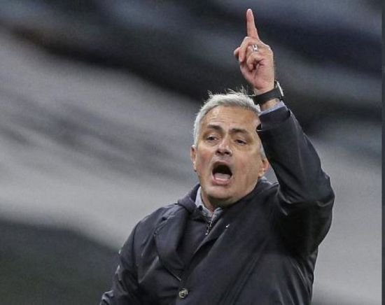 مورينيو يتحدى لاعبيه ويطالبهم بردة فعل قوية أمام أستون فيلا