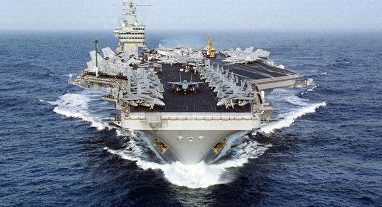 حاملة الطائرات الأمريكية "آيزنهاور" تصل خليج سودا بجزيرة كريت