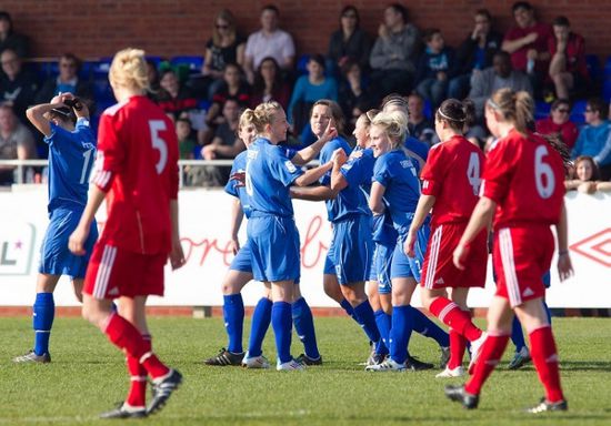 دعم مالي للكرة النسائية في بريطانيا