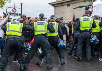 اشتباكات بين الشرطة البريطانية ومحتجين بسبب كورونا