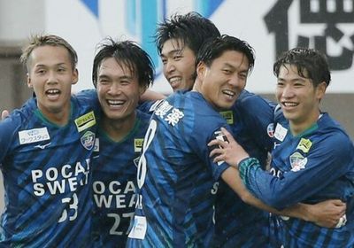 توكوشيما يحقق فوزه الأول في الدوري الياباني على حساب يوكوهاما