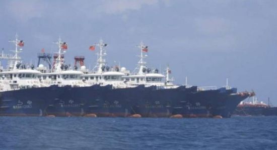وزير الدفاع الفلبيني يدعو الصين لسحب قواربها من منطقة بحر الصين الجنوبي