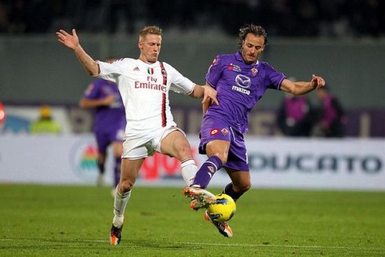 ميلان يفلت من كمين فيورنتينا بفوز صعب ويواصل مطاردة انتر بالدوري الإيطالي