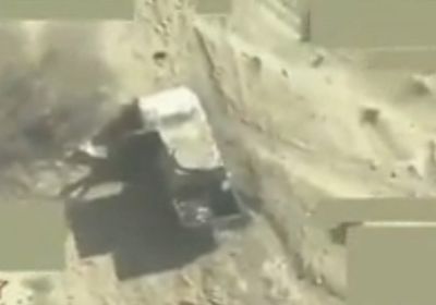 شاهد.. مقاتلات التحالف تُدمر معدات حوثية في مأرب