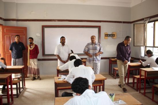 23.432 طالب يؤدون الامتحانات بمدارس الشحر