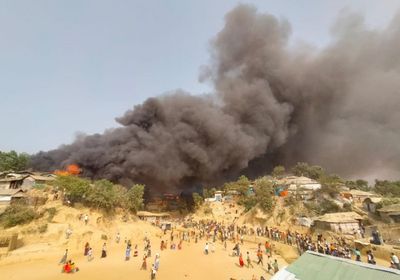 اندلاع حريق ضخم في مخيم للاجئين الروهينجا