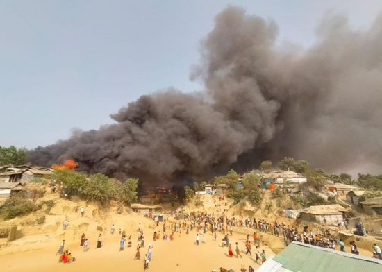 اندلاع حريق ضخم في مخيم للاجئين الروهينجا