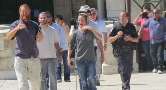 طلاب يهود يقتحمون باحات المسجد الأقصى