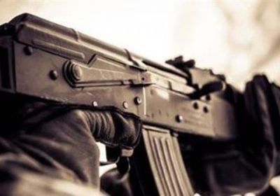 تركي يحتمي بمسلحين مرتزقة لمواجهة متظاهري لحج