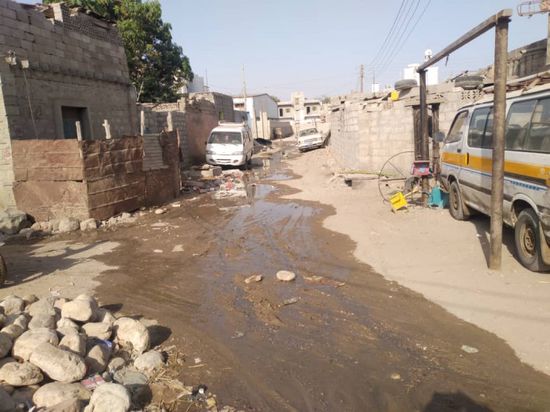 سلطات خنفر تتقاعس عن إنهاء أزمة طفح الصرف بجعار