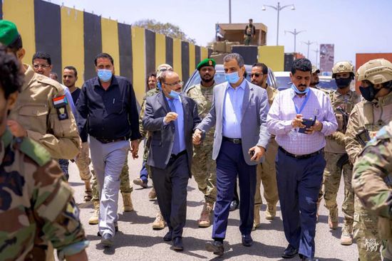 رفع الحواجز وفتح البوابات الرئيسية لمطار عدن