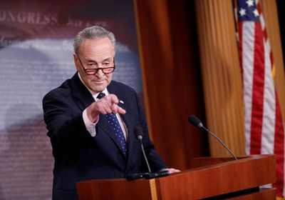  زعيم الديمقراطيين بالشيوخ الأمريكي يتعهد بموقف من العنف المسلح