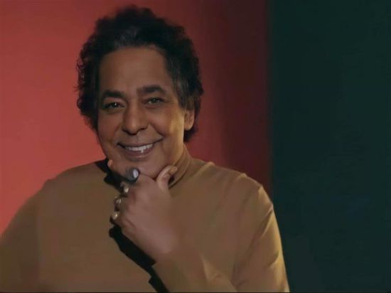 محمد منير يكشف حقيقة عدم رغبته في الزواج والإنجاب (فيديو)