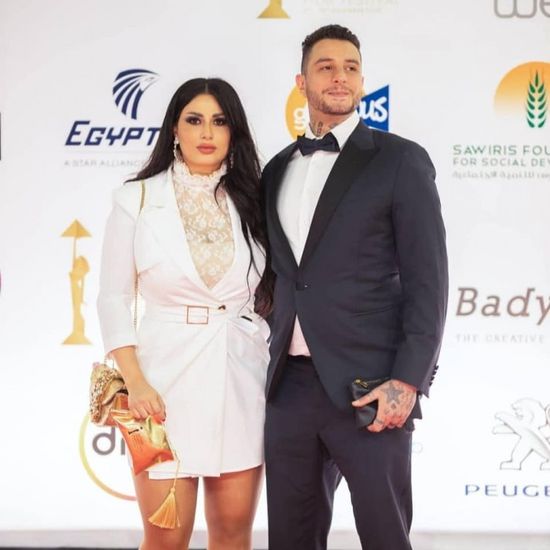 أحمد الفيشاوي يستعيد ذكرياته مع زوجته على السجادة الحمراء (صور)