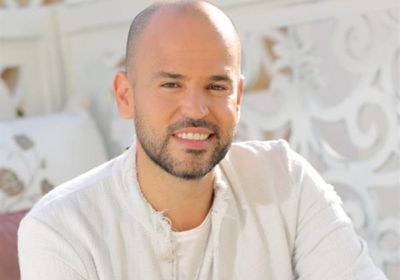 أبو يطرح "1000 احتمال" (فيديو)