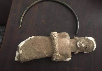 توقعات بتهريبها.. الحوثي يصادر آثار عثر عليها مواطن بتعز