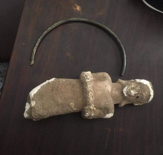 توقعات بتهريبها.. الحوثي يصادر آثار عثر عليها مواطن بتعز